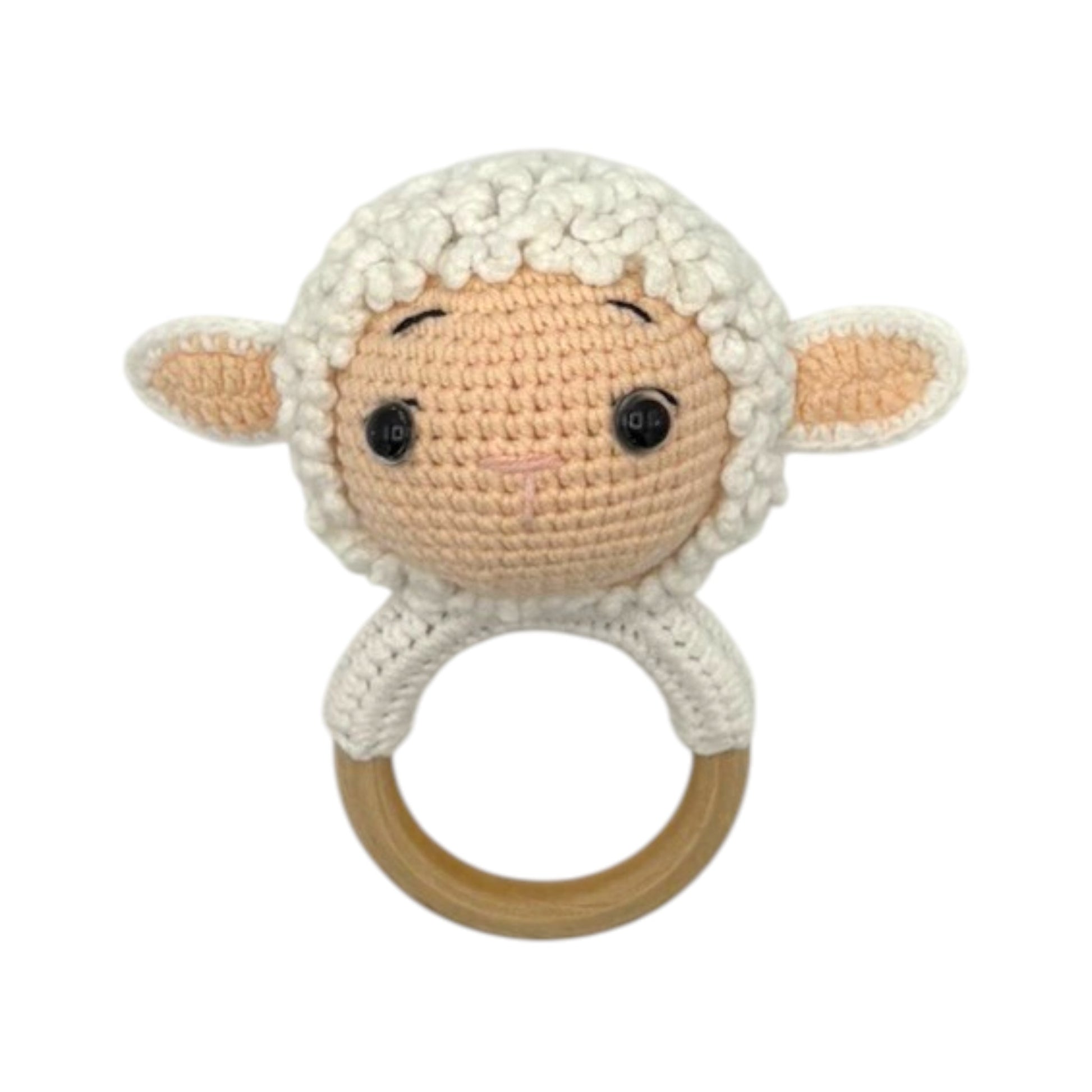 cotoniq_handgefertigte_babyrassel_lamm_1