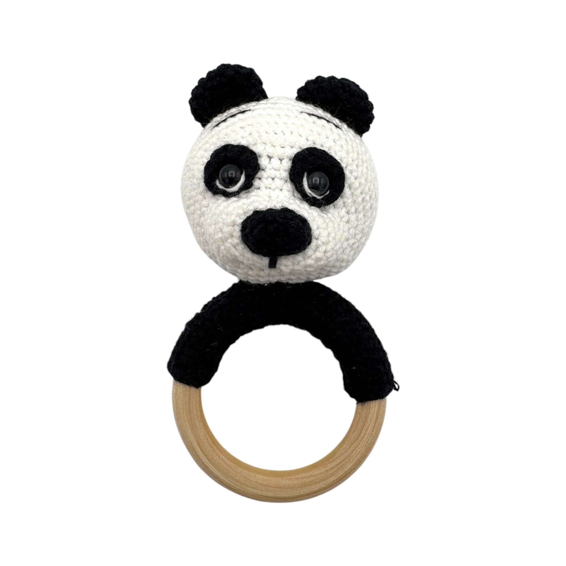 cotoniq_handgefertigte_babyrassel_panda_1