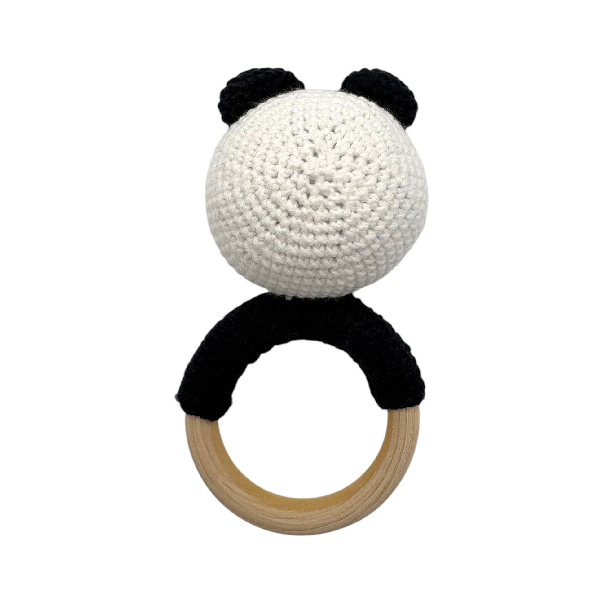 cotoniq_handgefertigte_babyrassel_panda_2
