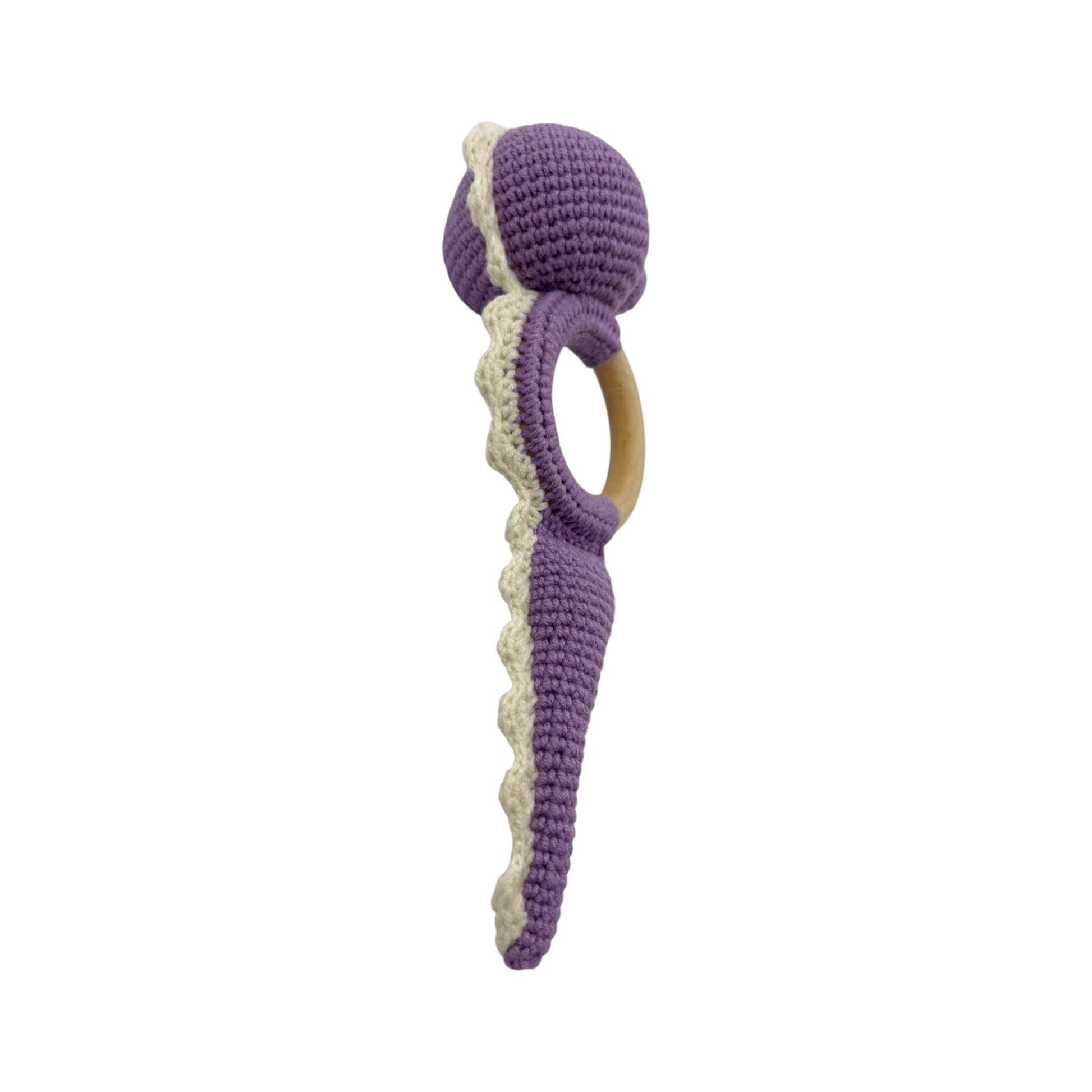cotoniq_handgefertigte_babyrassel_seepferdchen_4