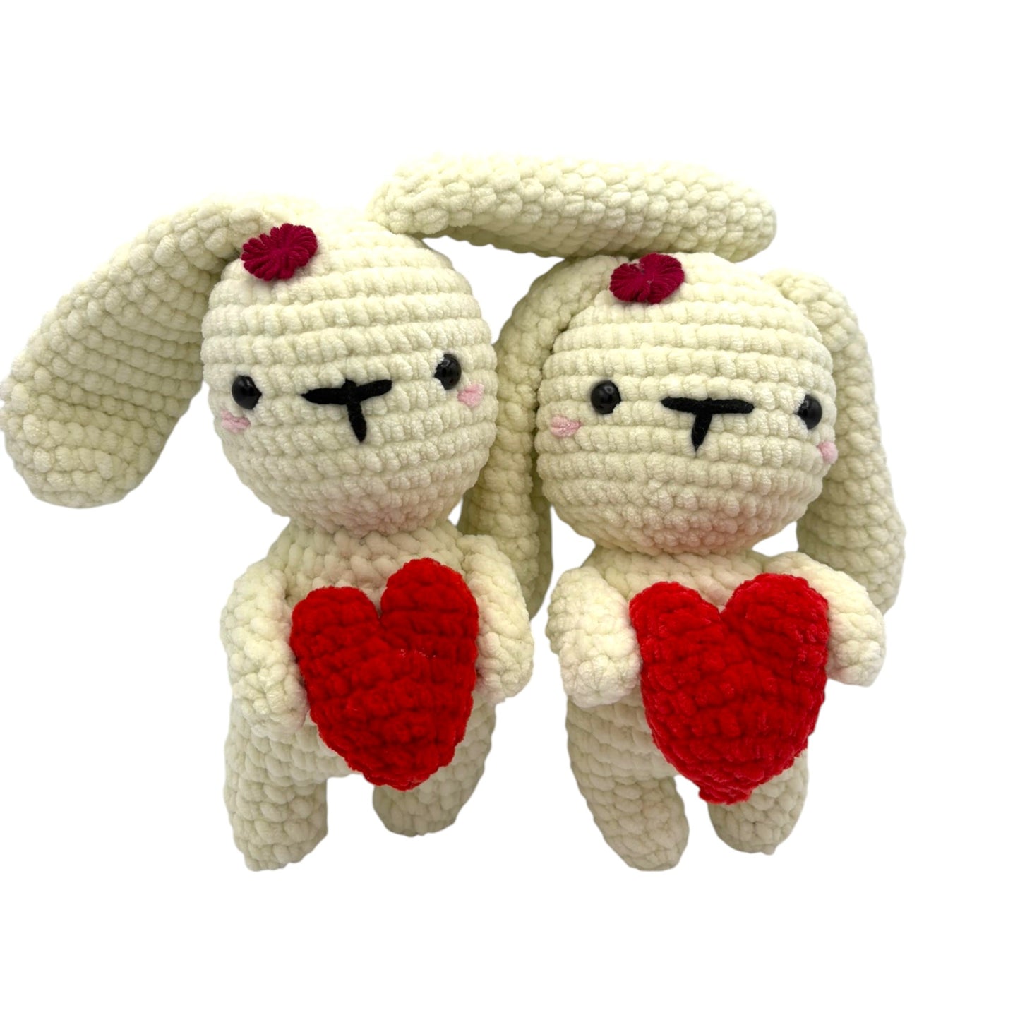 cotoniq_handgemachtes_kuscheltier_hase_mit_herz_aus_samt_2
