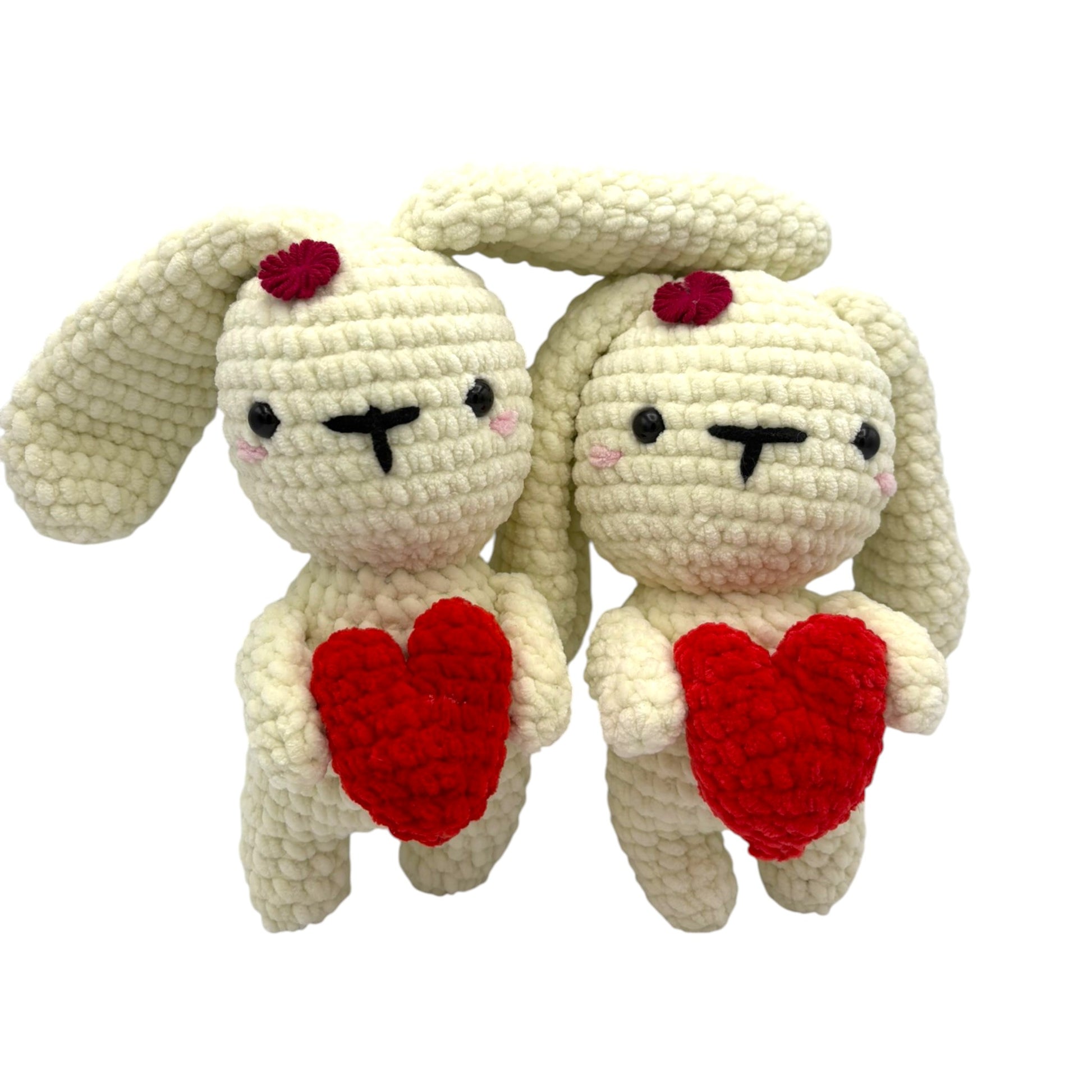 cotoniq_handgemachtes_kuscheltier_hase_mit_herz_aus_samt_2