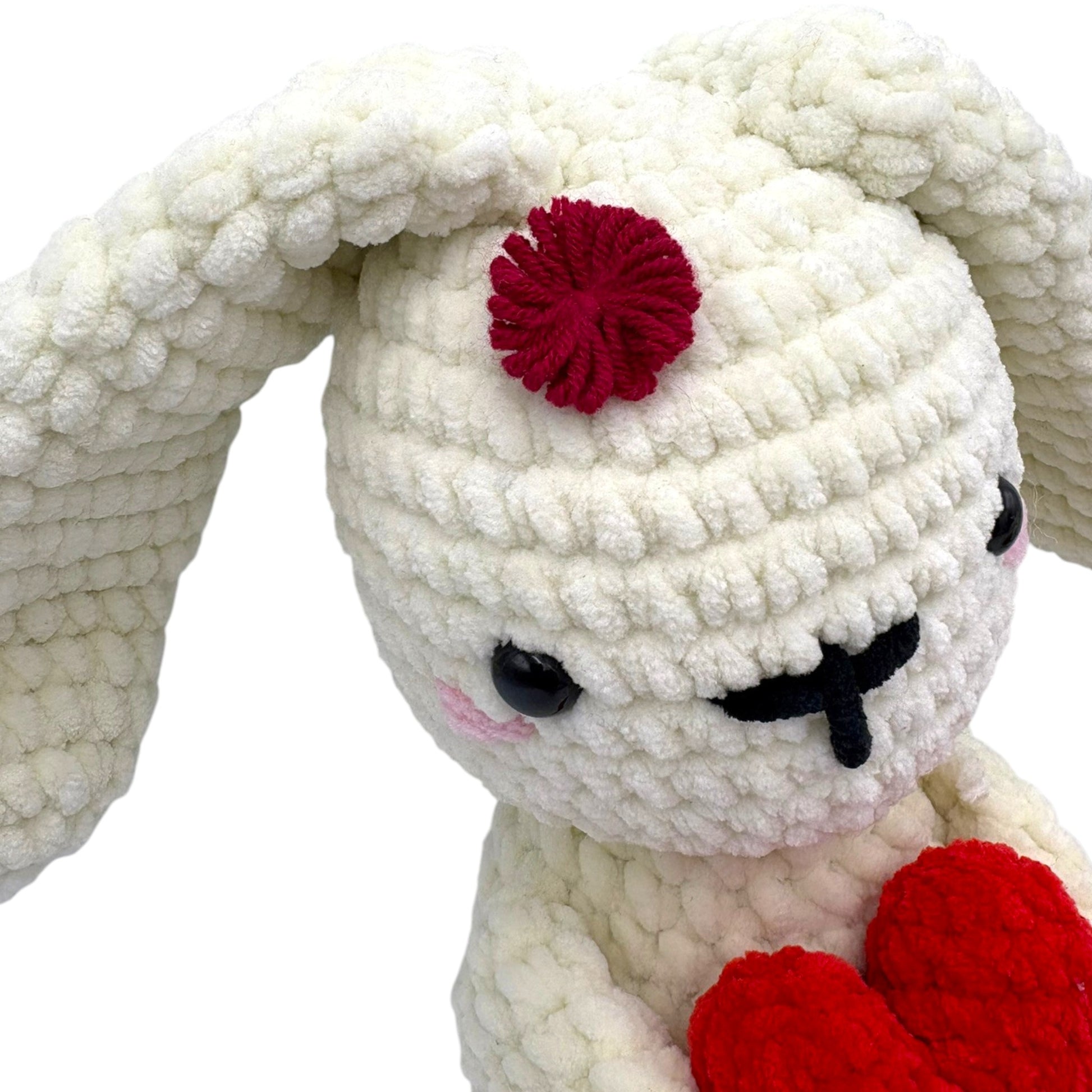 cotoniq_handgemachtes_kuscheltier_hase_mit_herz_aus_samt_3